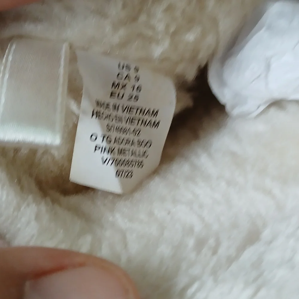 Old Navy Cozy Tan Kids Boots Size 9‎